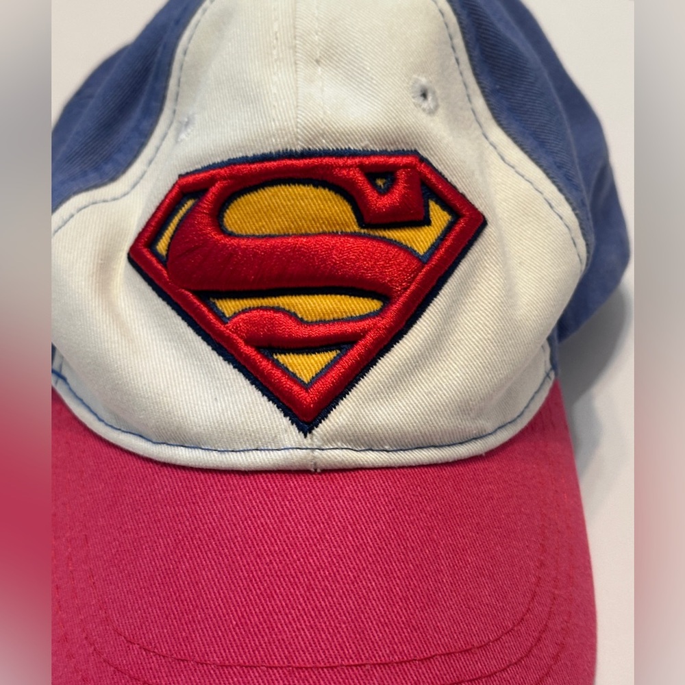 Bundle of 2 Superman kid hats. - Picture 5 of 5